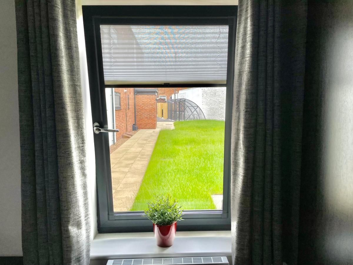 Garden View - 2 Bedroom Bungalow Йорк Экстерьер фото